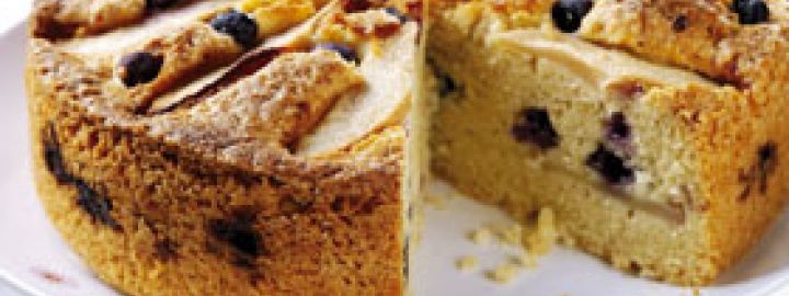 Pear and blueberry cake | Eggcellentrecipes.com