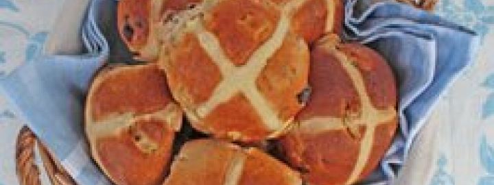 Apple, cinnamon and raisin hot cross buns