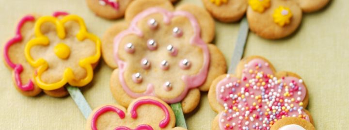 Flower cookies |  Eggcellentrecipes.com