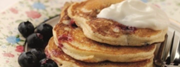 Lemon and raisin pancakes | Eggcellentrecipes.com