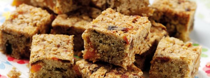 Calorie conscious mini apple flapjacks | Eggcellentrecipes.com