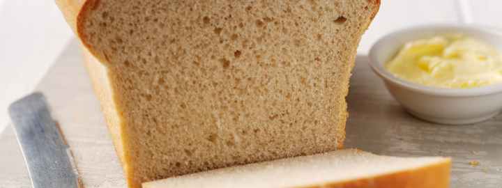 Hand baked classic white bread | Eggcellentrecipes.com
