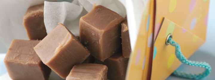 Rum and chocolate fudge | Eggcellentrecipes.com