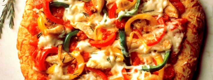 Chicken and pepper pizza