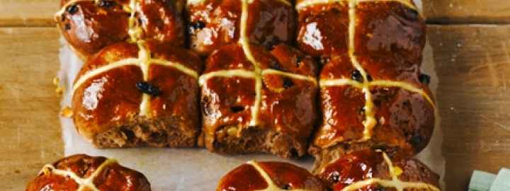 Chocolate hot cross buns