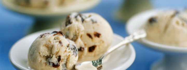 Christmas pudding ice cream