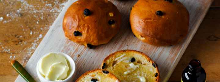 Yorkshire blueberry and lemon teacakes | Eggcellentrecipes.com