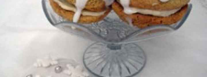 Snowflake whoopie pies |  Eggcellentrecipes.com