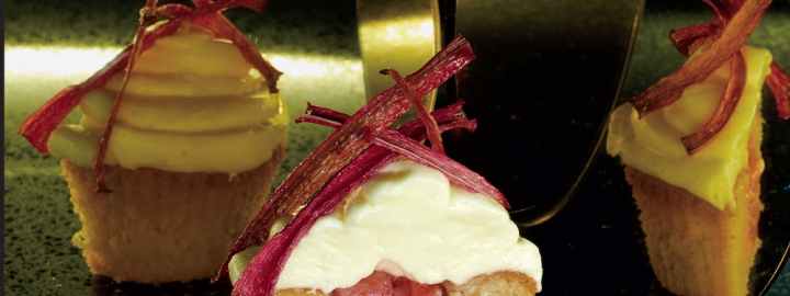 Rhubarb cupcakes | Eggcellentrecipes.com