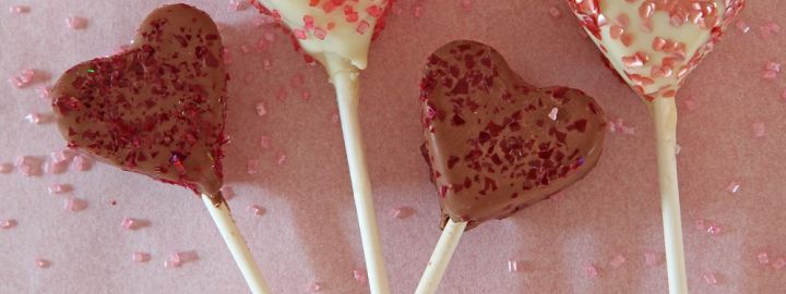 Heart brownie pops