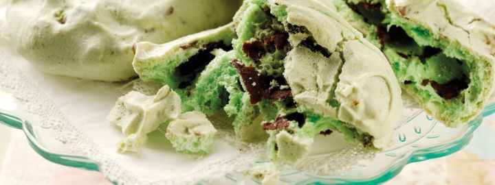 Molten mint meringues