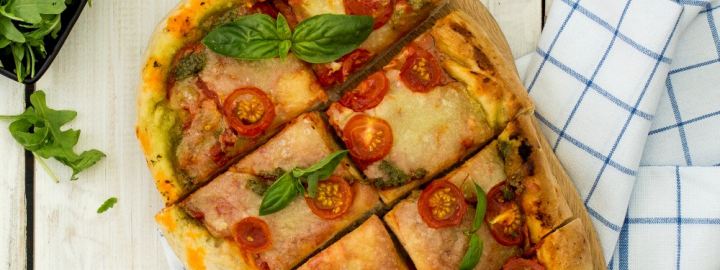 Mozzarella, tomato and basil pizza