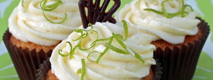 Pina colada cocktail cupcakes