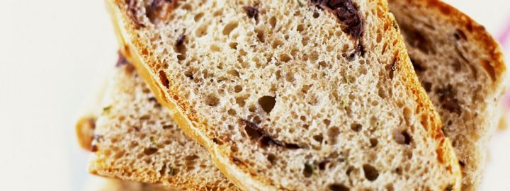 Rye and raisin bread