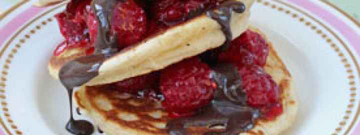 Scotch pancakes with raspberries and chocolate
