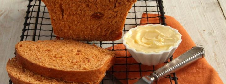 Smoky tomato bread with chorizo