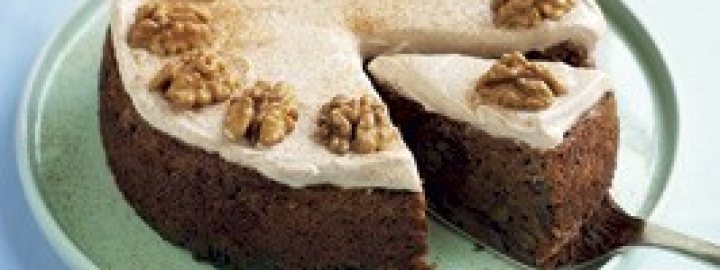 Spiced apple sauce cake