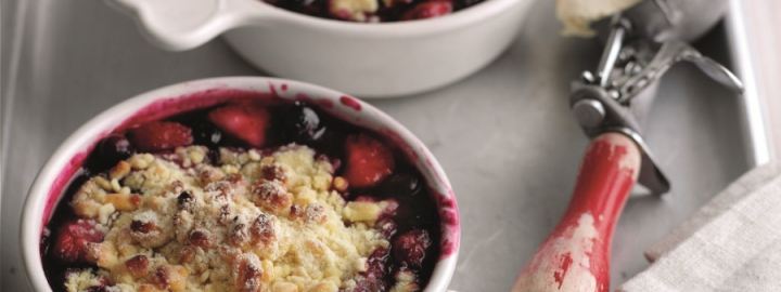 Strawberry and blueberry crumble