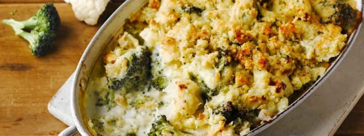 Broccoli and cauliflower cheese crumble | Eggcellentrecipes.com