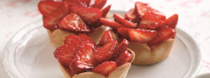 Glazed strawberry tarts with elderflower cream